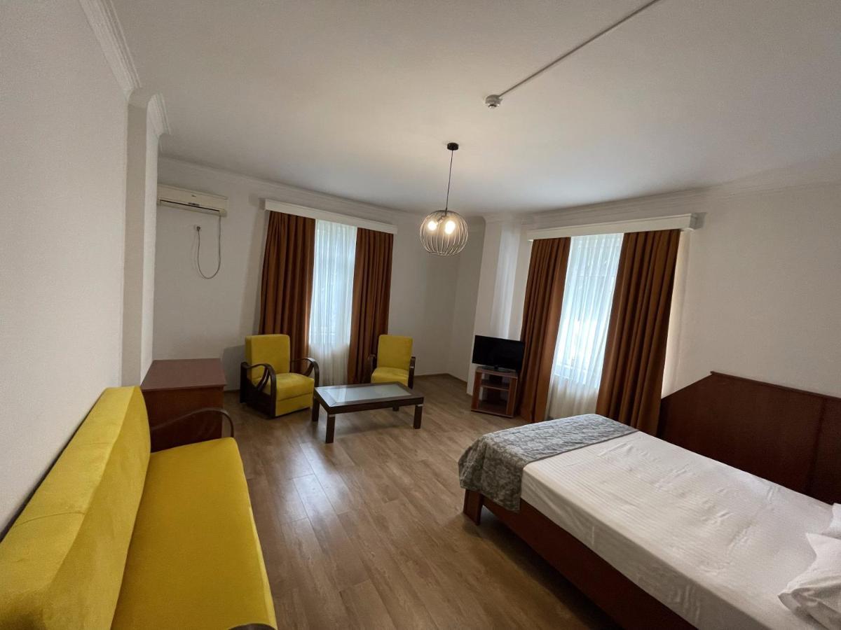 Aristocrat Hotel Tbilisi ภายนอก รูปภาพ