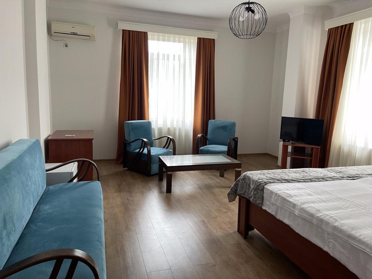 Aristocrat Hotel Tbilisi ภายนอก รูปภาพ