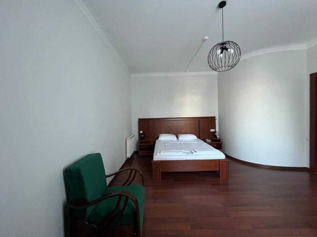 Aristocrat Hotel Tbilisi ภายนอก รูปภาพ