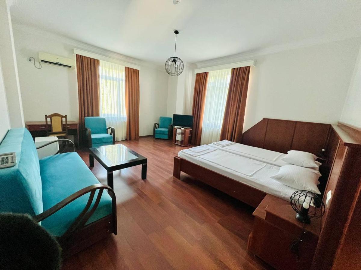 Aristocrat Hotel Tbilisi ภายนอก รูปภาพ